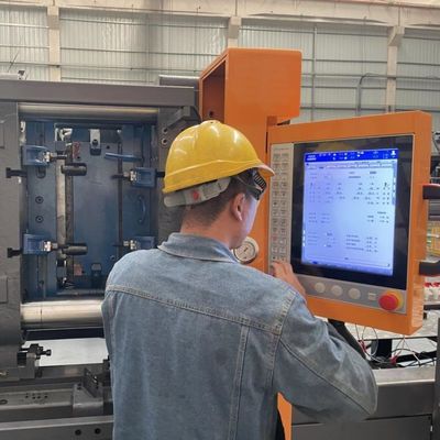 OUCO 2200 Ton Injection Molding Machine High Efficiency Injection Molding Machine