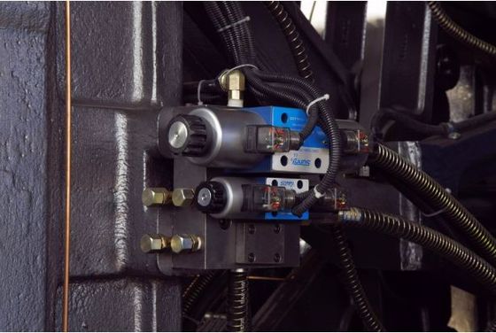 High Effective  1050T Bucket Injection Molding Machine Plastic Injection Machine