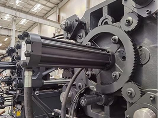 ISO9001 700 Ton PVC Injection Molding Machine Accurate Pressure