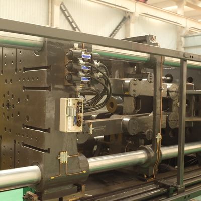 OUCO CE Certification 800T Injection Molding Machine Sturdy And Durable Outdoor Trash Cans